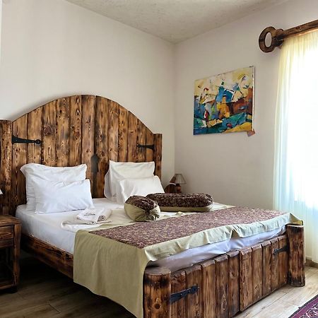 Machanents Art Hotel Vagharshapat ภายนอก รูปภาพ