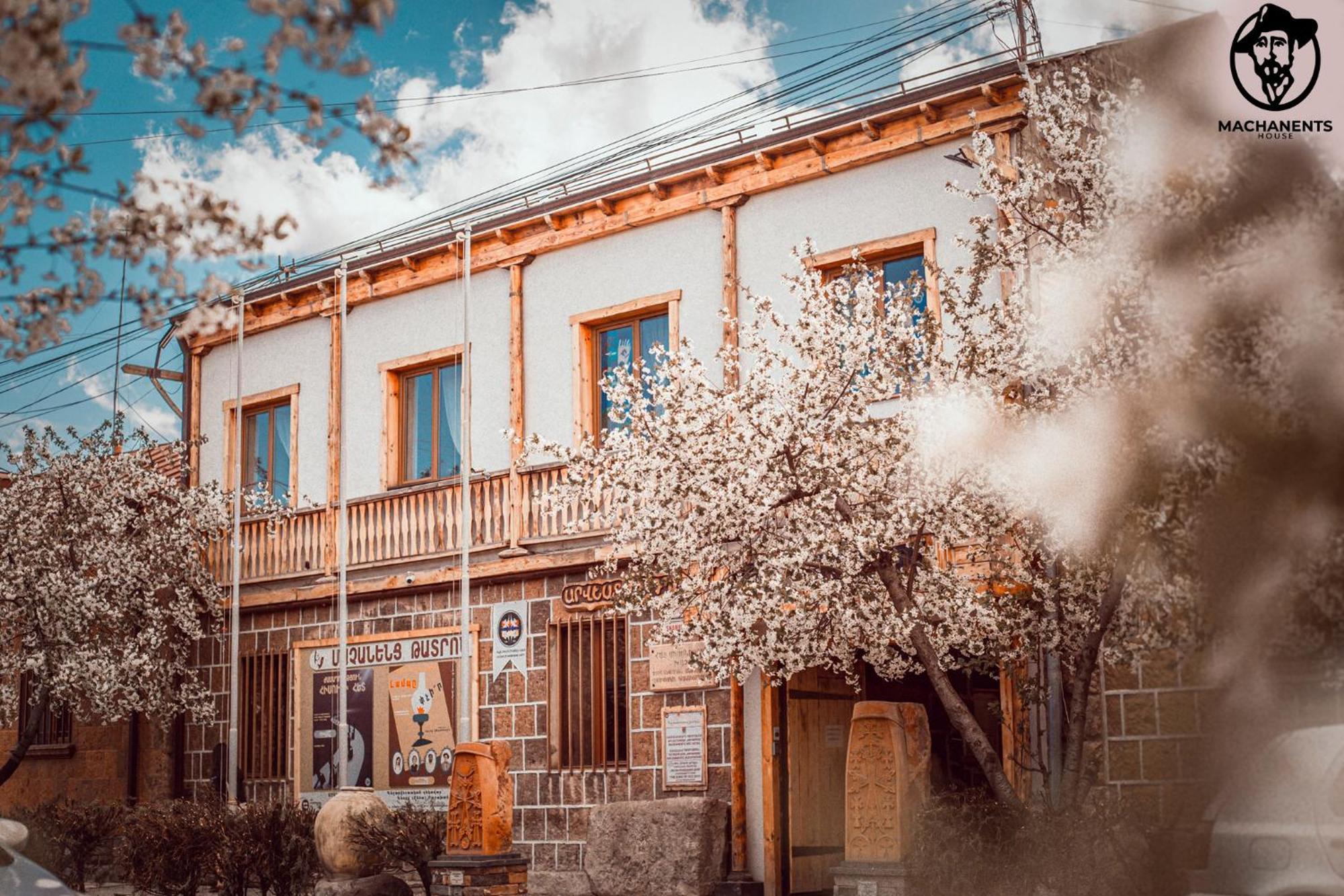 Machanents Art Hotel Vagharshapat ภายนอก รูปภาพ