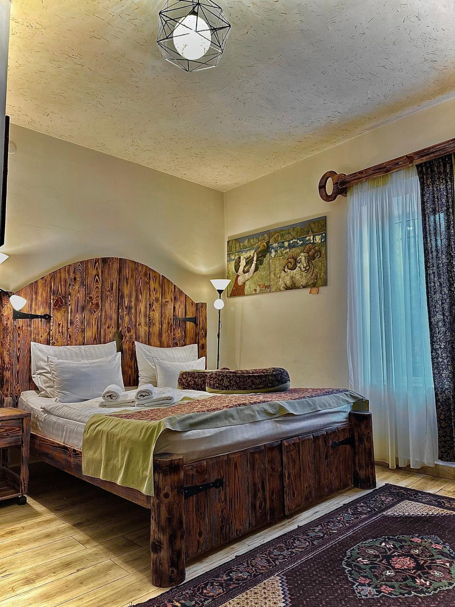 Machanents Art Hotel Vagharshapat ภายนอก รูปภาพ