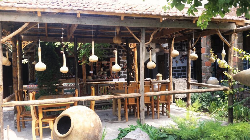 Machanents Art Hotel Vagharshapat ภายนอก รูปภาพ