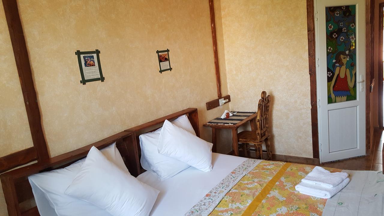 Machanents Art Hotel Vagharshapat ภายนอก รูปภาพ